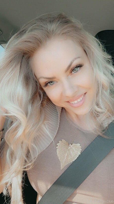 Nina Rei exclusive actress image