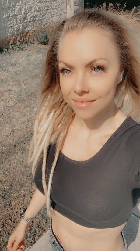 Nina Rei star top archive