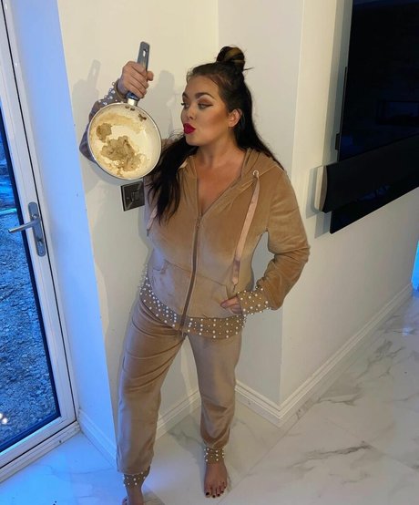 Scarlett Moffatt model perfect photo