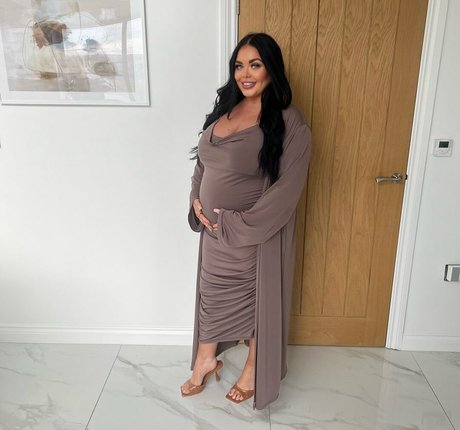 Scarlett Moffatt star nudes pictures