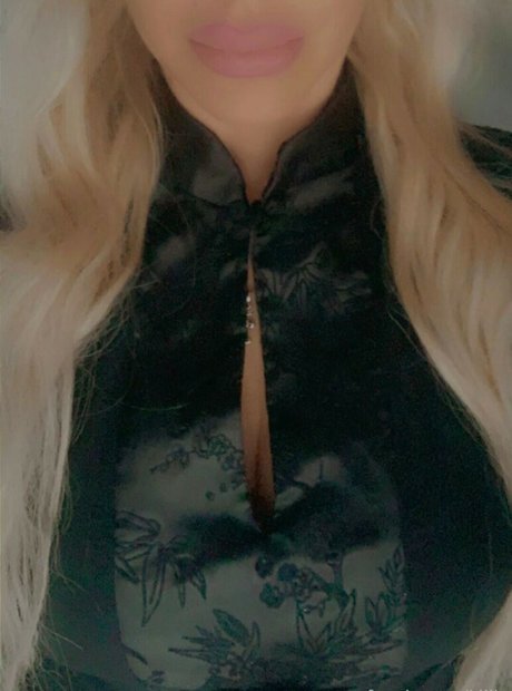 Liilly model erotic picture