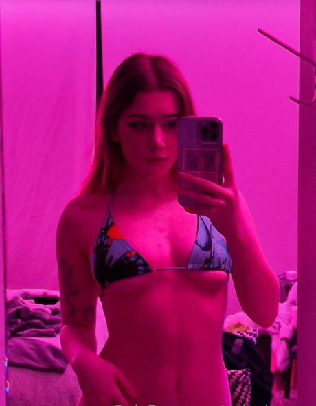 evievixxxen hot pornstar img