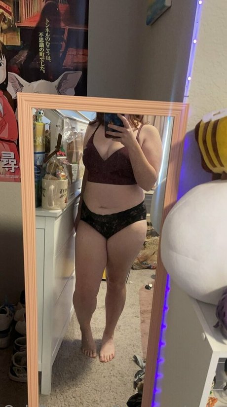 tinycarrotcake top model image