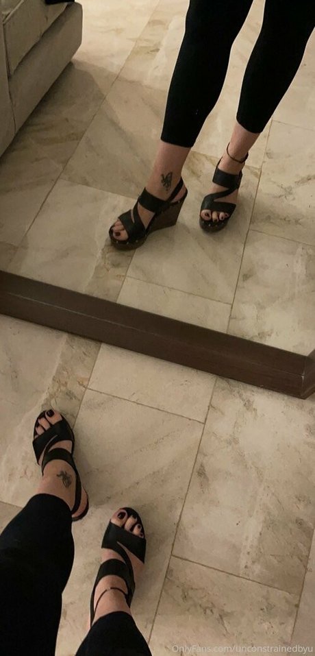 unconstrainedbyu hot model picture