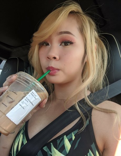 freejolene model naked image