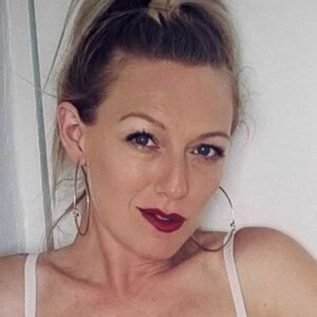 Polly Kendall naked star pics