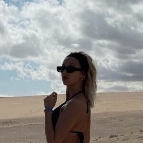 Sara Skowronek porn actress pictures