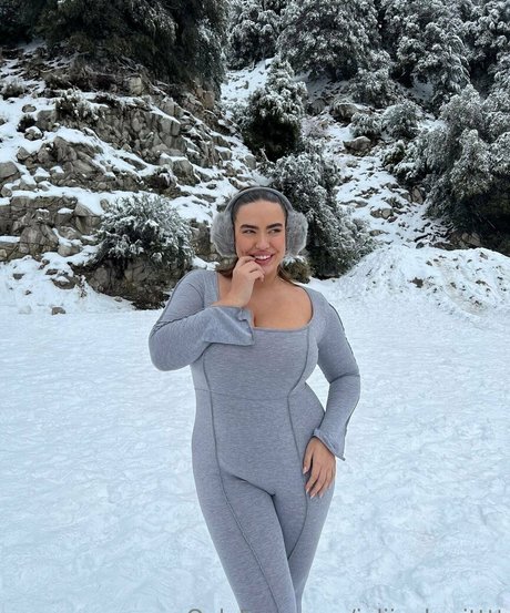 juliiaaberitttt nude model photos