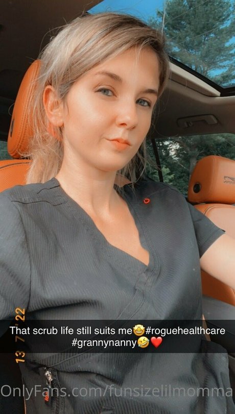 funsizelilmomma nude model galleries