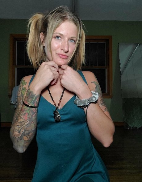 mikaylarainesfans nude actress pictures