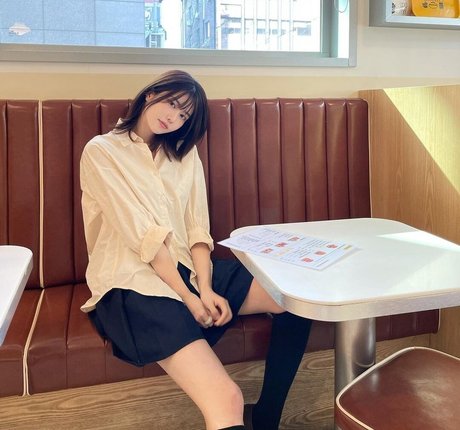 Lee Hayun model pornographic photo