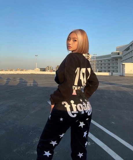 Nika Higashionna sexy actress pics