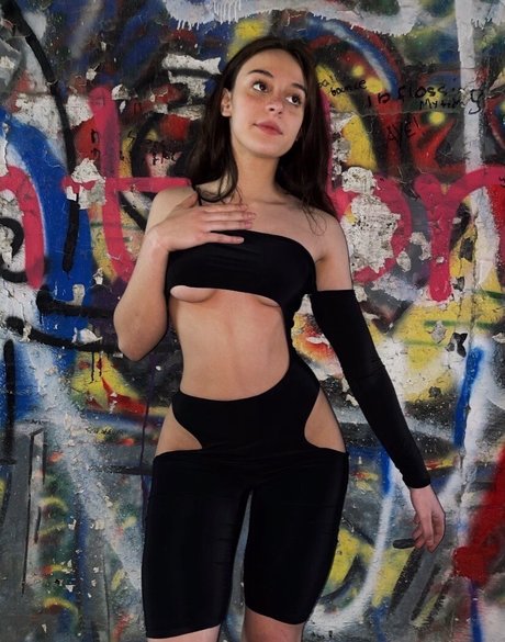 SophGara model hot pic