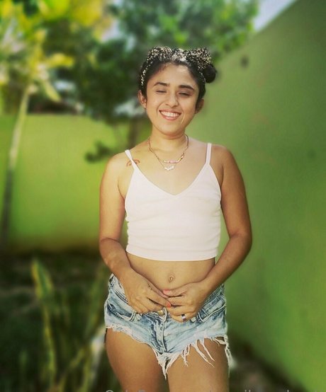 yamiloveshanti model hd gallery