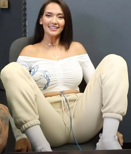 Geo Antoinette nice pornstar image