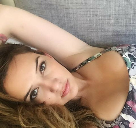 Geo Antoinette hot actress picture