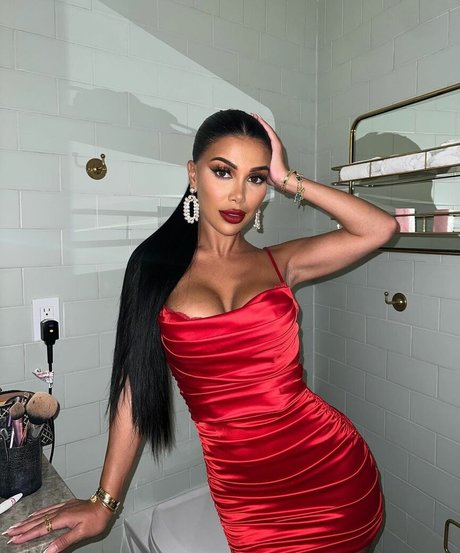 Isabel Raad exclusive star pics