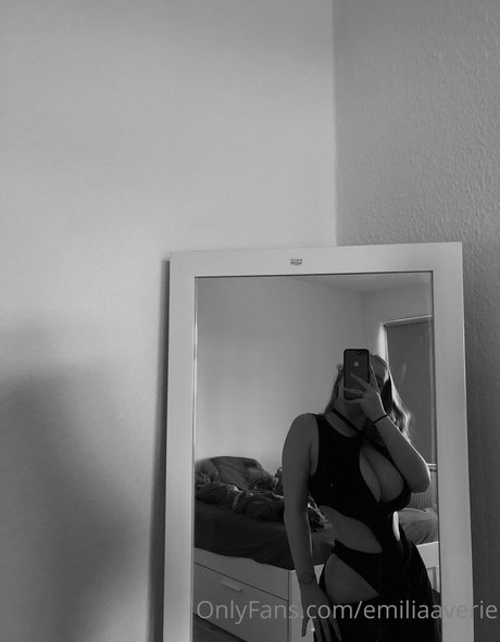 emiliaaverie star exclusive photo