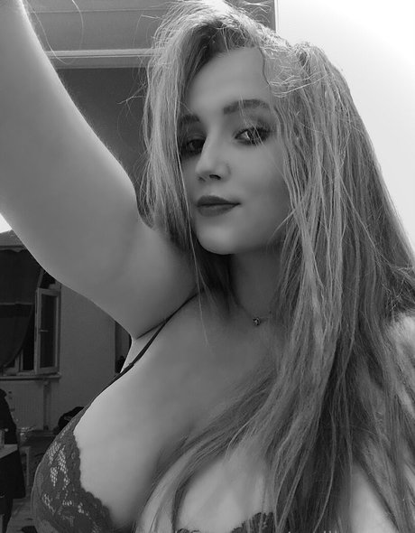 emiliaaverie pornstar sex img