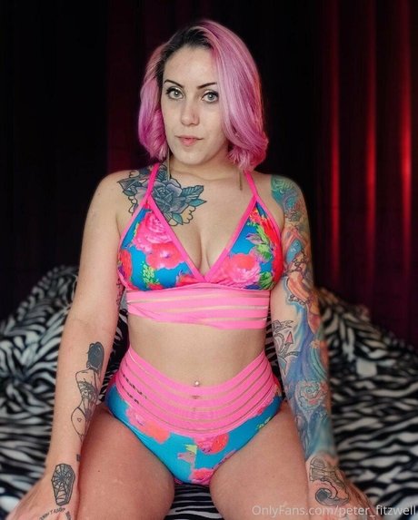 Naomi Foxxx erotic model pictures