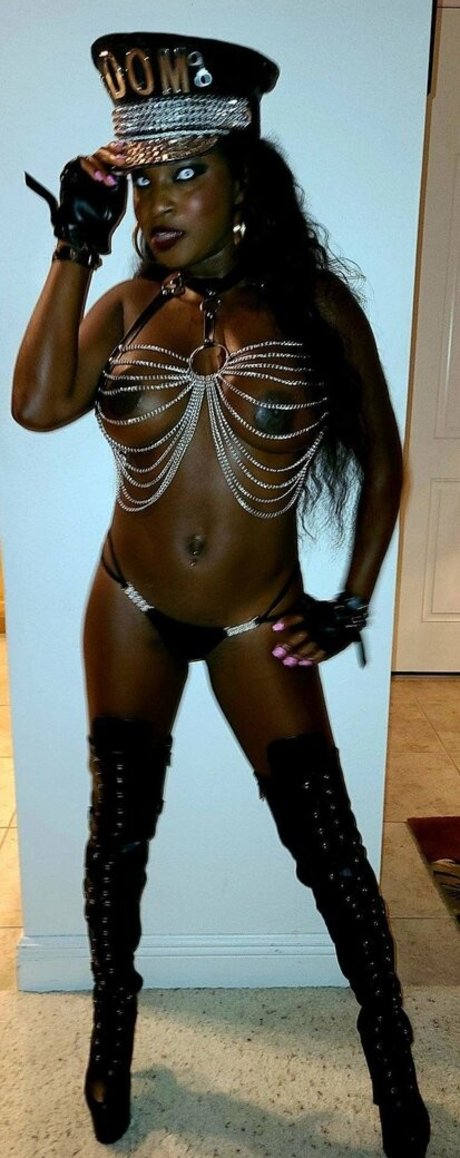 Naomi Foxxx star free pic