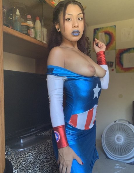 The Lovely Luna adult star pic