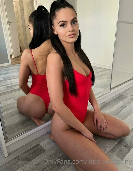 _Sweet Tiny sexy pornstar pic