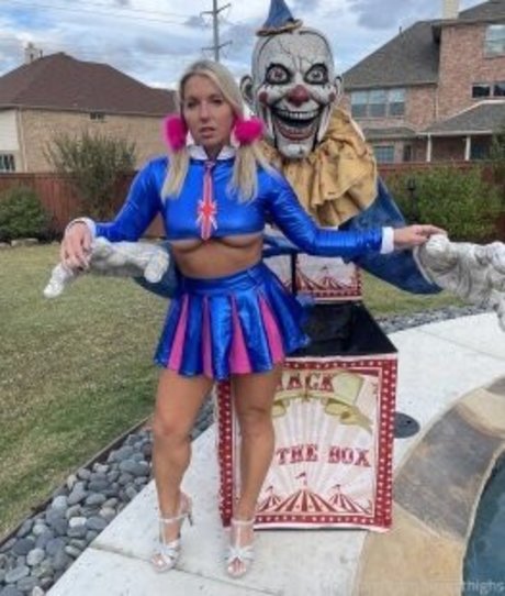 Texasthighs model beautiful pics