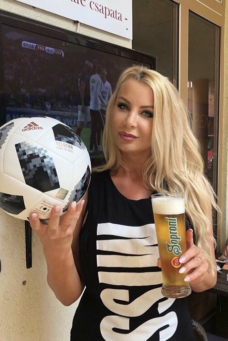 Mandity Izabella top model photos