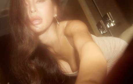 RaeLilBlack model pretty photo