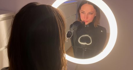 AnaKatana nude model picture