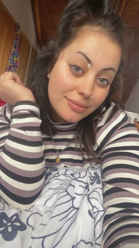 cuteklee2 nude model img