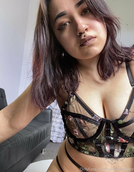 unleashedbee model erotic galleries