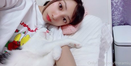 froramiu adult model photos