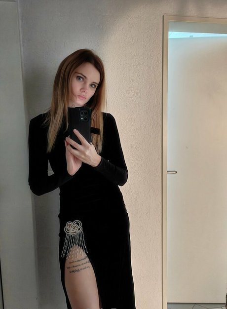 itsmekaro star hot photo