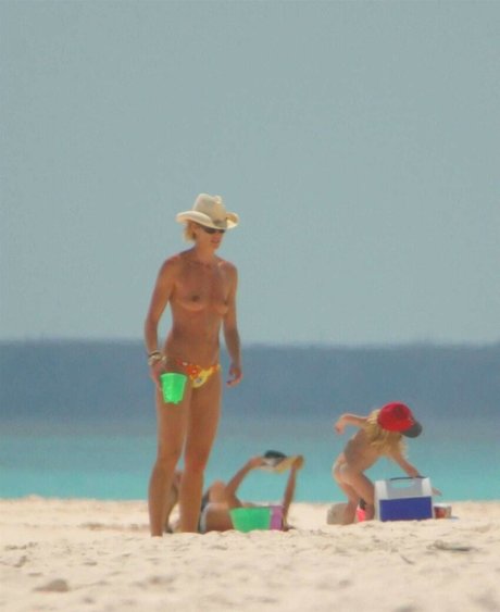 Elle Macpherson nude pornstar img