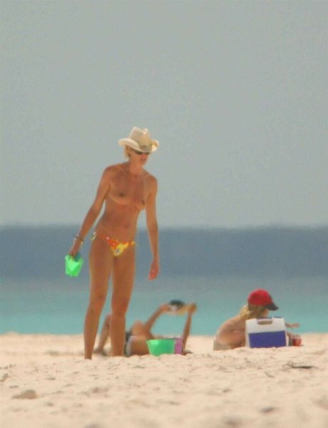 Elle Macpherson art model images