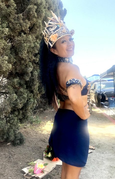 clubluckystarr naked star archive