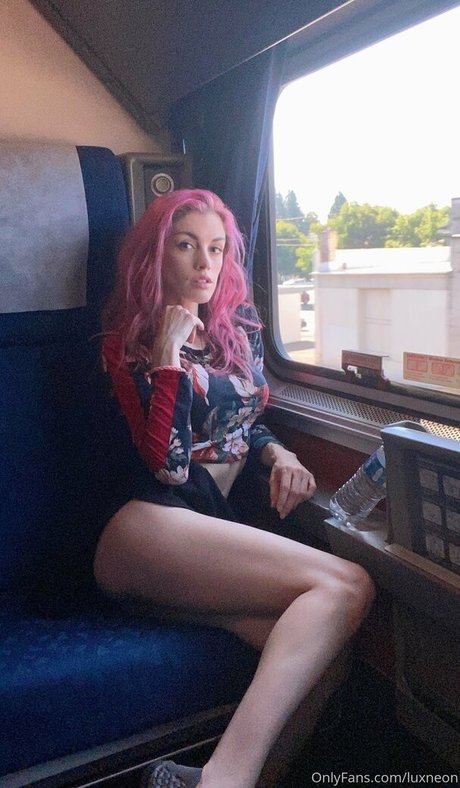 Luxneon naked pornstar photo