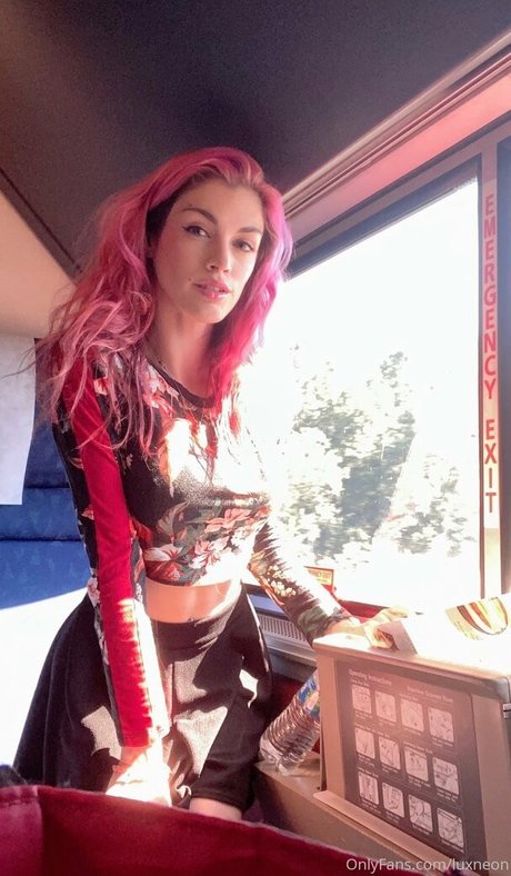 Luxneon adult model gallery