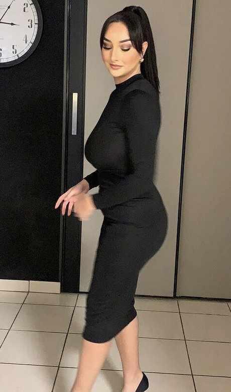 am hailil beautiful model pictures