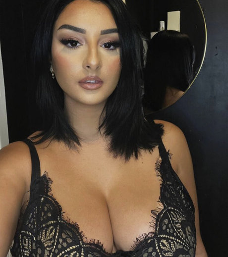 am hailil star hot pictures