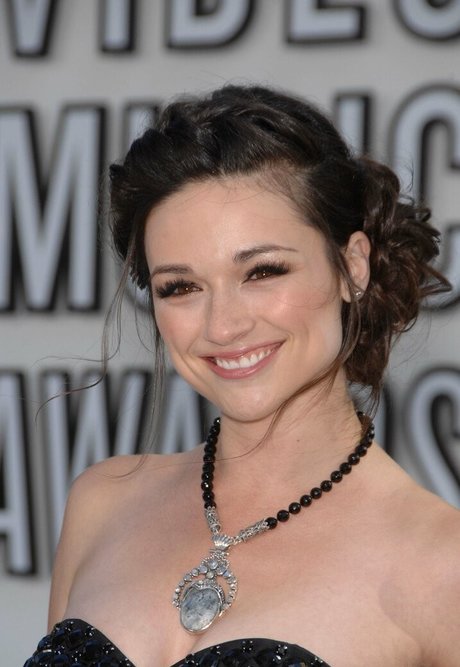 Crystal Reed exclusive model pics