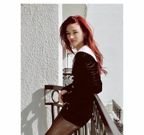 Crystal Reed model nice photo