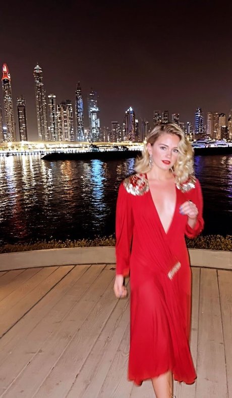 Alicia Agneson model art photos