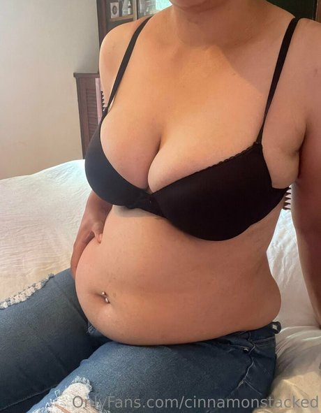 cinnamonstacked sexy pornstar image