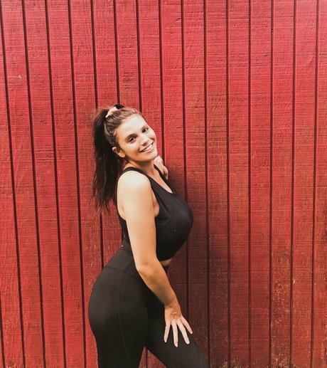 Kaylee Burnett xxx star photo