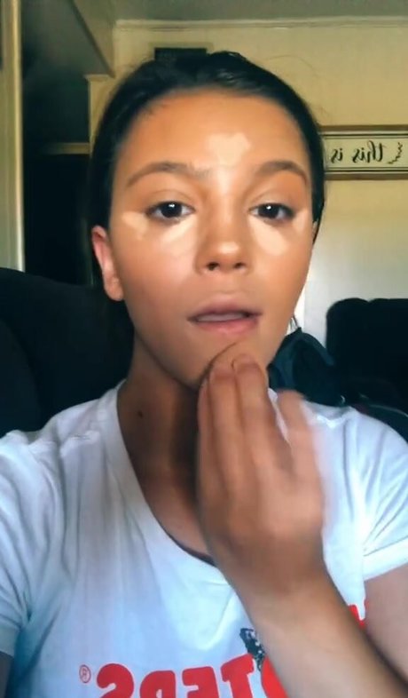 Kaylee Burnett pretty pornstar pictures