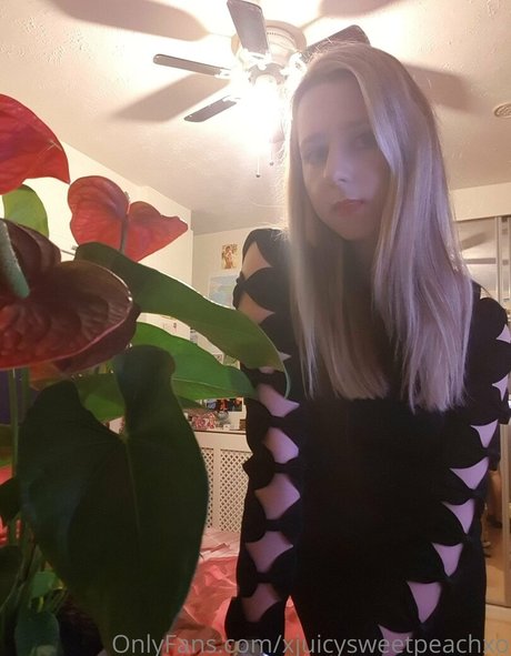 xjuicysweetpeachxo pornstar beautiful img