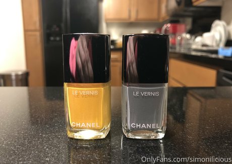 simonilicious xxx model photo